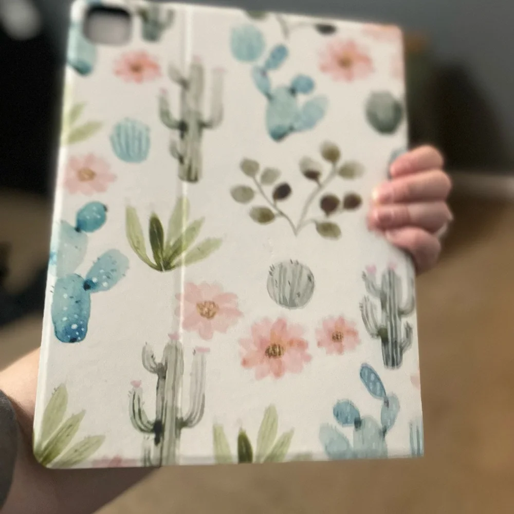 Green and White Folio Tablet Cover with Cat Silhouettes